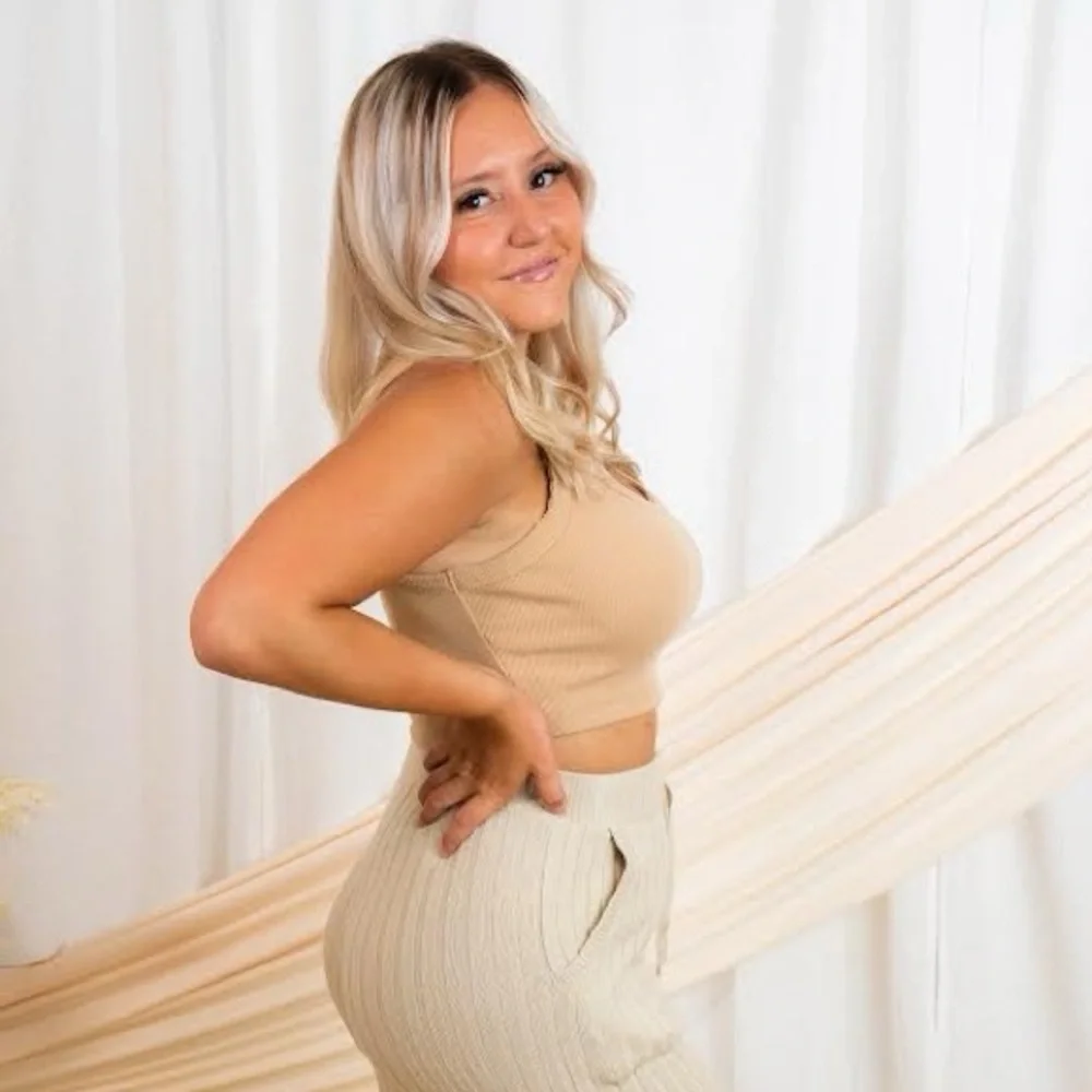 Ribbed Cropped Tank - Picture 2 of 3